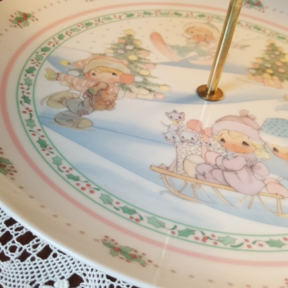 PRECIOUS MOMENTS ♡ Vintage Two Tier "A Winter Wonderland" Cookie Serving Plates - Picture 10 of 14